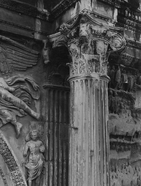 020197 - monumento - Arco di Settimio Severo, fronte est, fornice destro, colonna alla sinistra del fornice; foto Accademia Americana, A 27