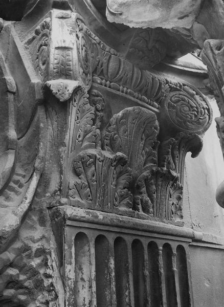020193 - monumento - Arco di Settimio Severo, fronte est, fornice destro, capitello della lesena corrispondente alla prima colonna da destra; foto Accademia Americana, A 18