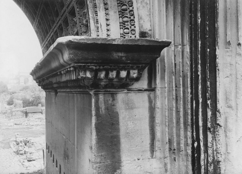 020161 - monumento - Arco di Settimio Severo, fronte ovest, fornice centrale, la cornice di destra; foto Accademia Americana, A 6