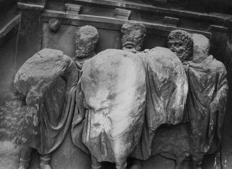 020209 - monumento - Arco di Settimio Severo, fronte est, il pannello storico destro; foto Accademia Americana, E. 20, ripr. film 2930