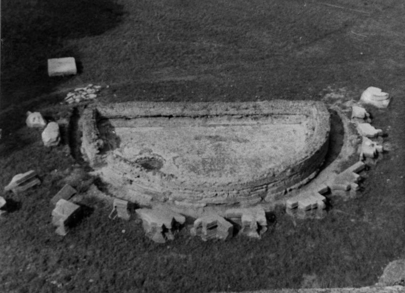 006300 - monumento - Stadio di Domiziano, fontana: fontana a forma semicircolare in laterizio, lato nord. Neg. serie Film nÂ° 1474