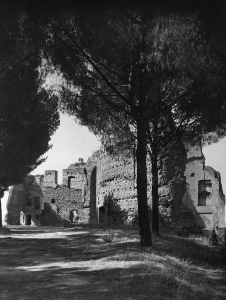 006276 - monumento - Stadio di Domiziano, edifici dietro l'esedra imperiale: veduta generale di parte dell'emiciclo del palco imperiale e ambienti annessi (luglio 1949). Neg. serie D (Gabinetto Fotografico Nazionale) 