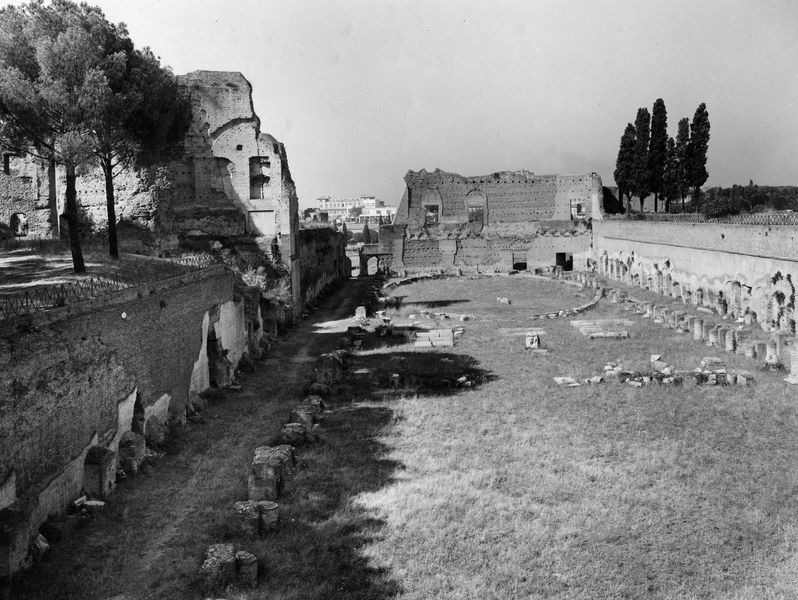 006424 - monumento - Stadio di Domiziano, veduta generale dell'intera area vista da nord (luglio 1949). Neg. serie D Gabinetto Fotografico Nazionale nÂ°6150