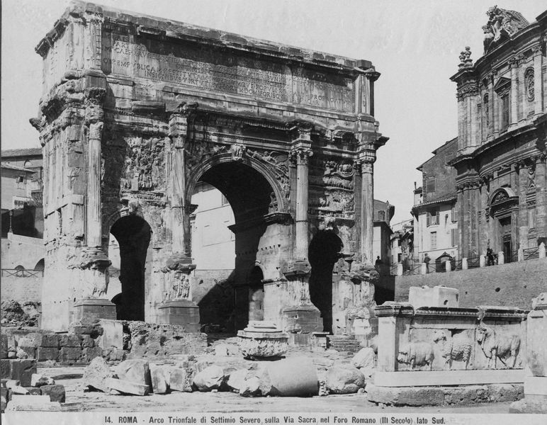 020112 - monumento - Arco di Settimio Severo, fronte orientale, veduta da destra, con i Plutei Traianei