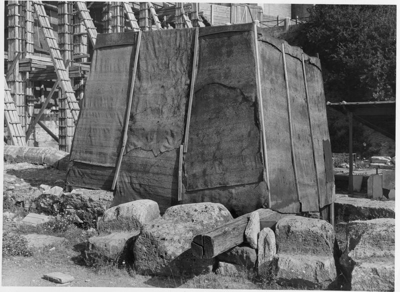 016016 - restauro - Foro Romano, la Base dei Decennali, protezione antiaerea (foto Vasari); neg. serie F, n. 1772