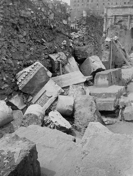 011169 - reperto - Basilica Emilia, Interno, frammenti architettonici; Neg. Serie A Nr. 81 [Reg. agosto 1958]