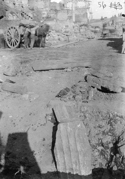 011457 - scavo archeologico - Basilica Emilia, scavi 1899, scavo a ridosso del Tempio di Antonino e Faustina. Neg. serie F nÂ°56