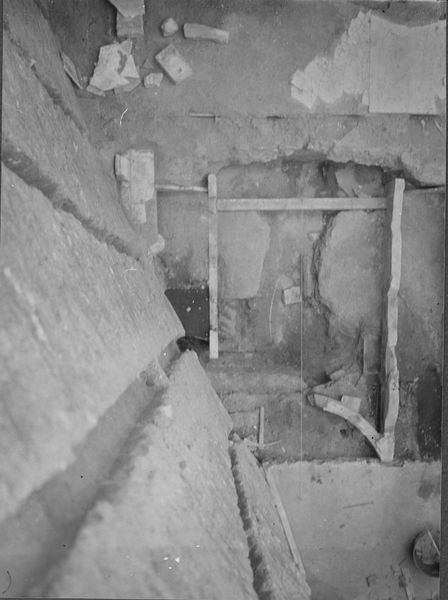 008805 - scavo archeologico - Domus Transitoria: probabile fontana collocata nel c.d. padiglione con colonne (ambiente P della pianta del Carettoni, 1949), prospiciente la cascata (ambiente N) e relativo ninfeo. Ulteriore bibliografia: Tomei, M.A. " Nerone sul Palatino"  pp-. 123-125 in Nerone, catalogo mostra. Electa 2011. Neg serie 9x12 nÂ° 164-155