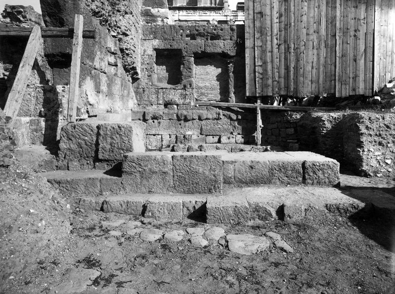 012181 - monumento - Basilica Emilia, taberna VI, ingresso centrale. Neg. serie E nÂ°1099