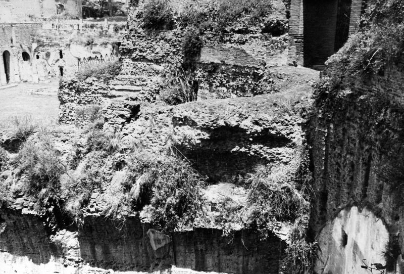 006314 - restauro - Stadio di Domiziano, lato orientale con il Palco Imperiale, ambiente laterale sinistro prima del restauro (estate 1956). Neg, serie Leica nÂ°13 rot. 12
