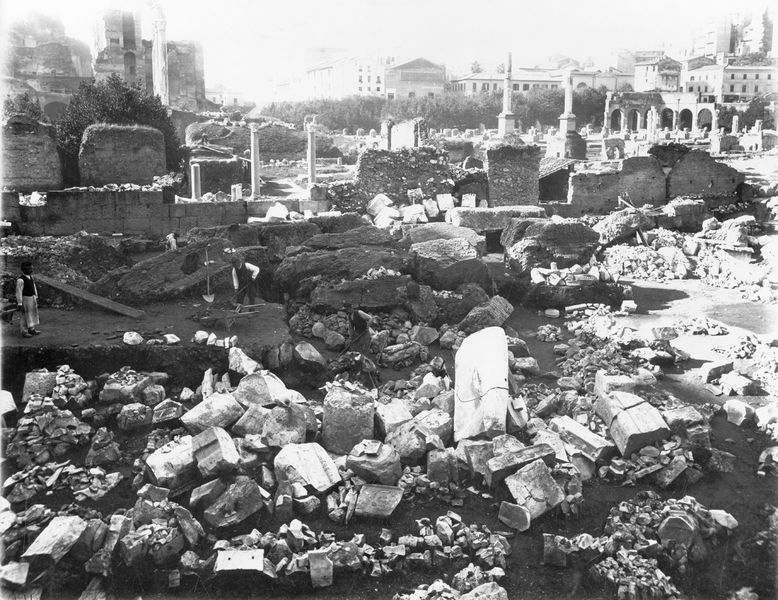 011482 - scavo archeologico - Basilica Emilia, scavi 1911: fronte verso il Foro Romano. Neg serie C nÂ° 411