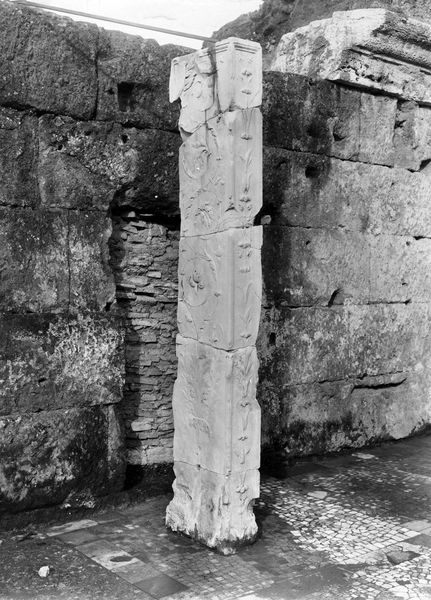 011262 - reperto - Basilica Emilia, pilastro decorato.  Neg. Serie E Nr. 1187 [Reg. agosto 1958]