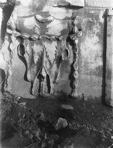 011303 - reperto - Basilica Emilia, metopa del portico della Basilica raffigurante un bucranio. Neg. Serie F Nr. 92