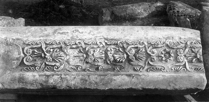 011302 - reperto - Basilica Emilia, architrave. Senza negativo