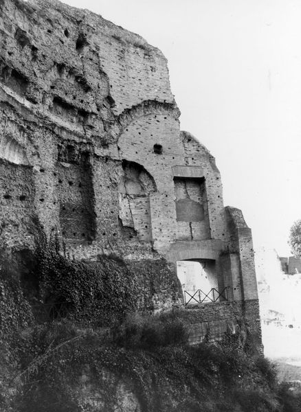 006347 - monumento - Stadio di Domiziano, lato orientale con il Palco imperiale: veduta generale della parete meridionale dell'esedra (1983). Neg. serie Film nÂ°1247