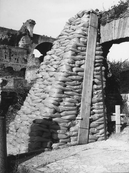 016019 - restauro - Foro Romano, la Casa delle Vestali, protezione antiaerea (foto Reale); senza negativo