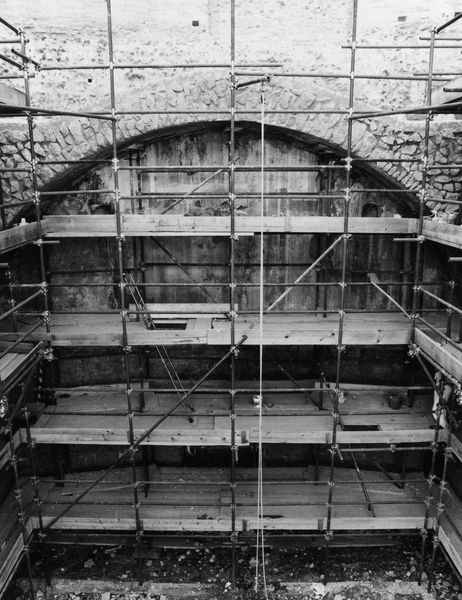 006357 - restauro - Stadio di Domiziano, lato orientale con il Palco Imperiale: restauro della parete di fondo dell'ambiente centrale (esedra imperiale). Anno 1988. Particolare con impalcature. Neg. serie 6x6 nÂ°14568