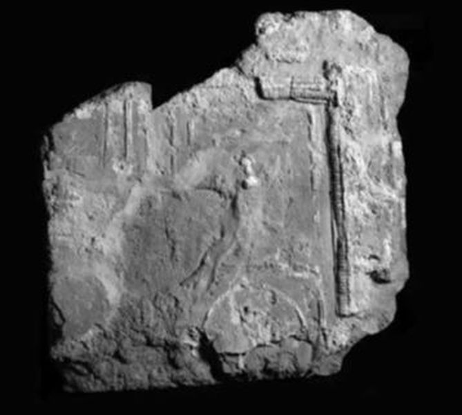 decorazione a stucco su bipedale