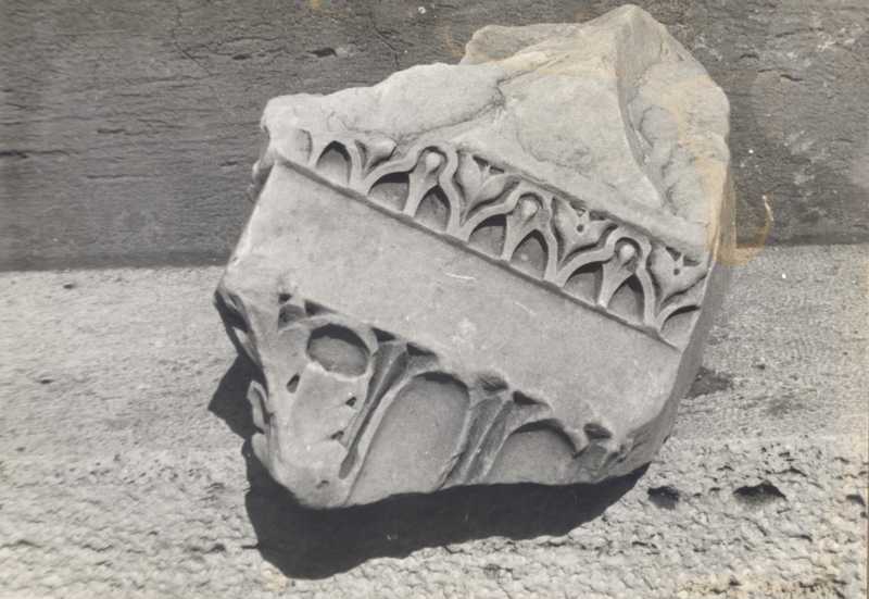 Frammento di cornice angolare