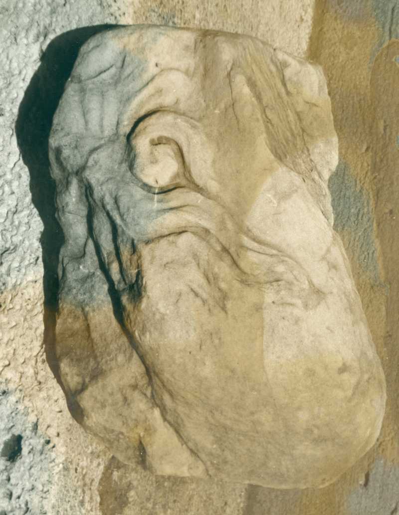Frammento di rilievo figurato.