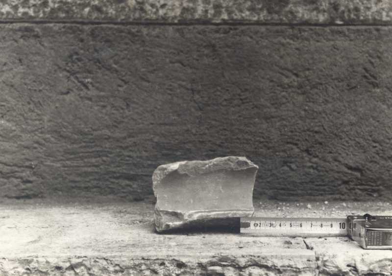Frammento di capitello di pilastro.