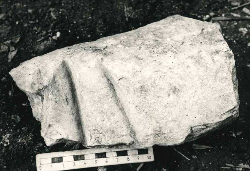 Frammento di scultura panneggiata.