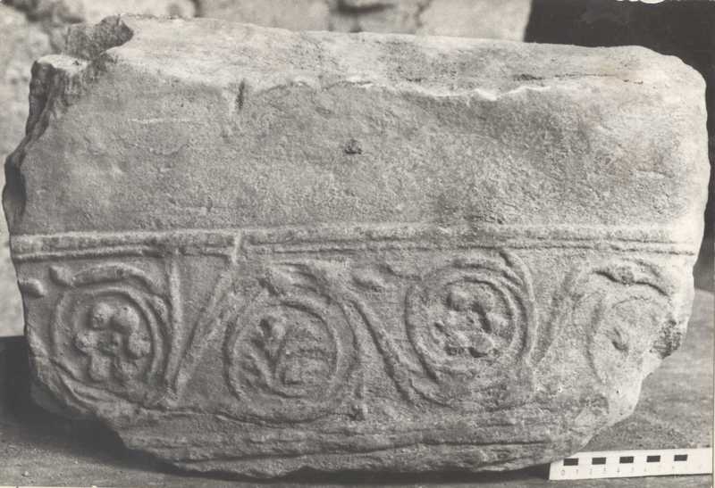 Frammento di lesena (?)