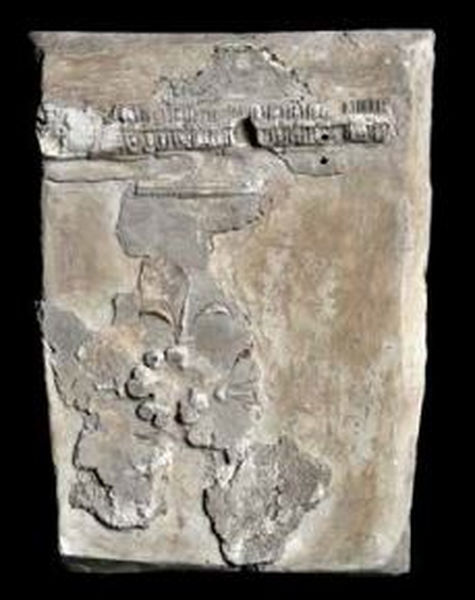 decorazione a stucco su bipedale