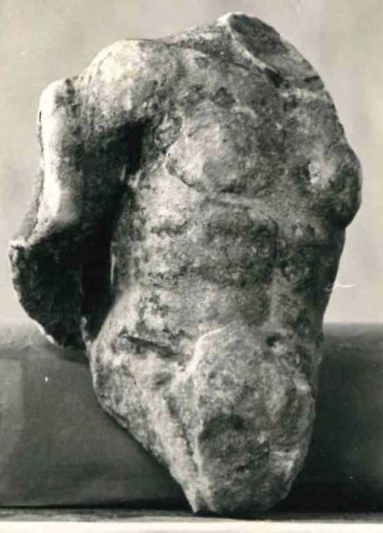 Frammento di rilievo figurato (?)