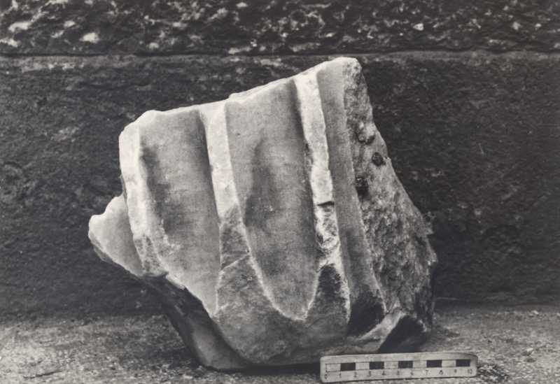 Frammento di colonna.