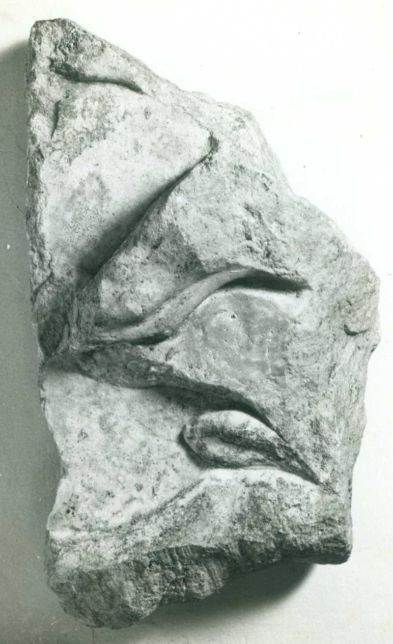 Frammento di rilievo figurato.