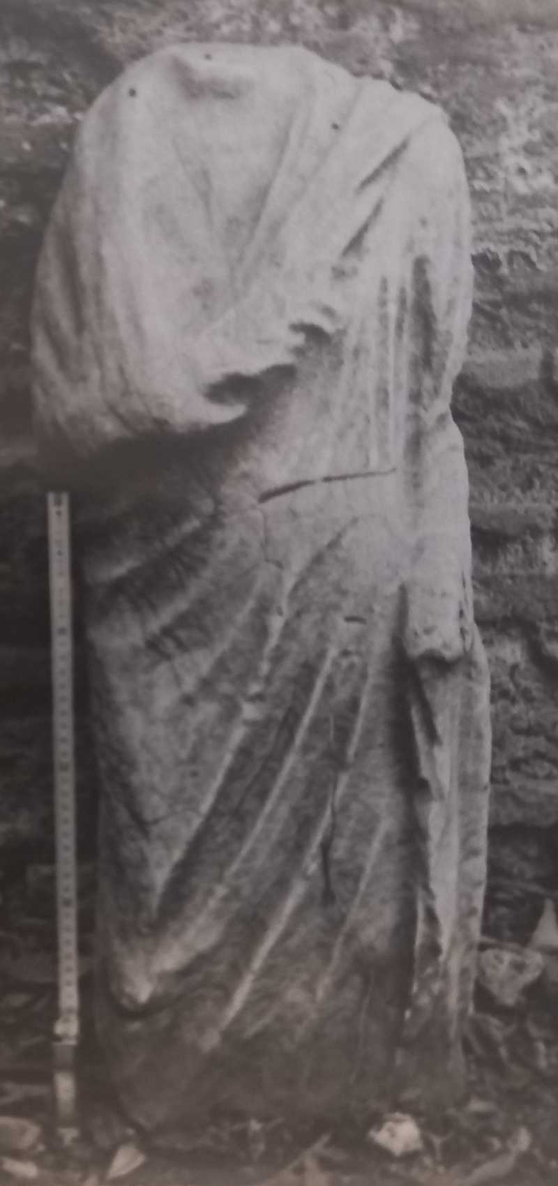 Statua maschile panneggiata/fr