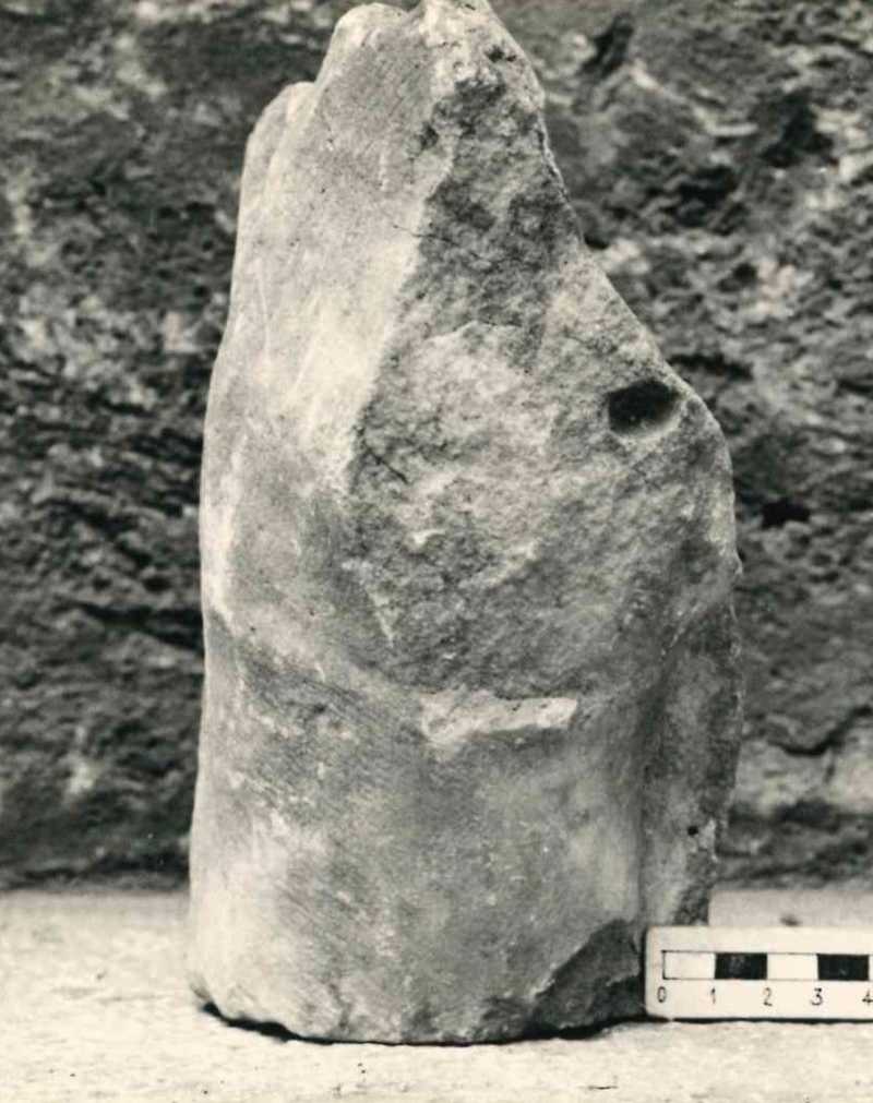 Frammento di scultura panneggiata.