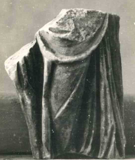 Frammento di rilievo figurato