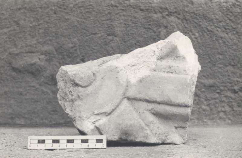 Frammento di transenna marmorea.