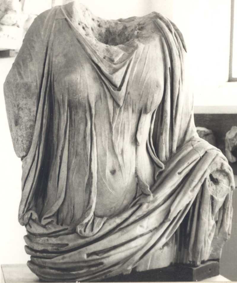 Torso femminile frammentato