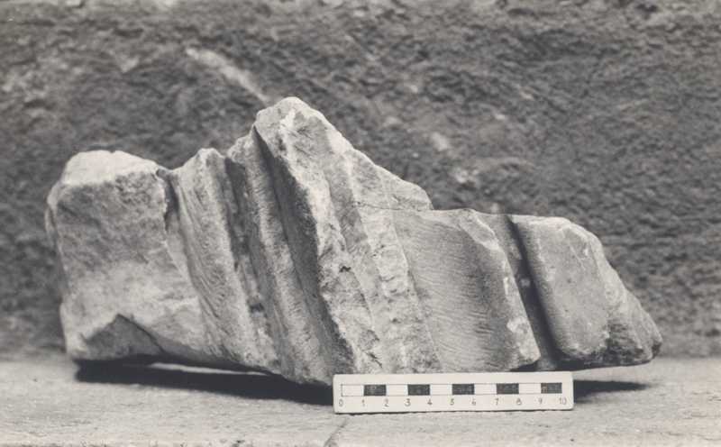 Frammento di scultura panneggiata.