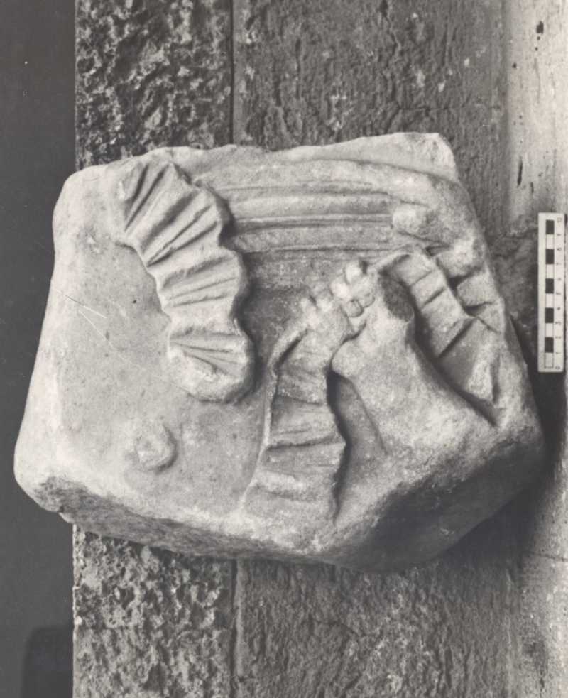 Frammento di rilievo figurato