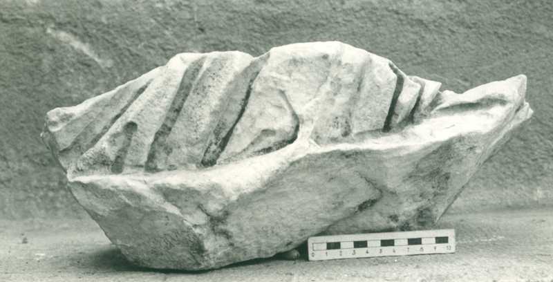 Frammento di scultura panneggiata.