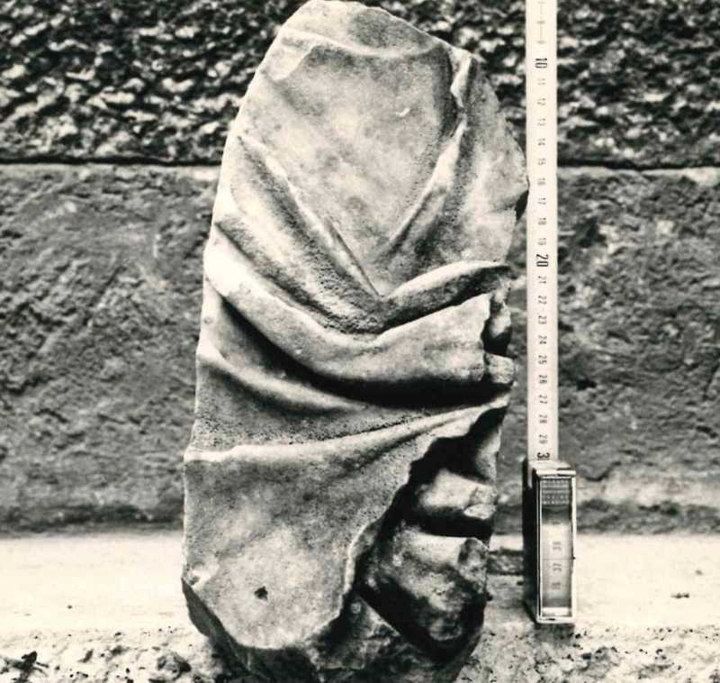 Busto acefalo frammentato