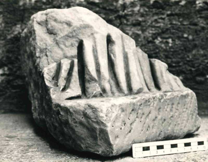 Frammento di scultura panneggiata.