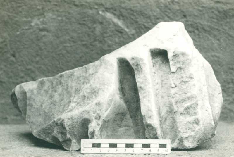 Frammento di scultura panneggiata.