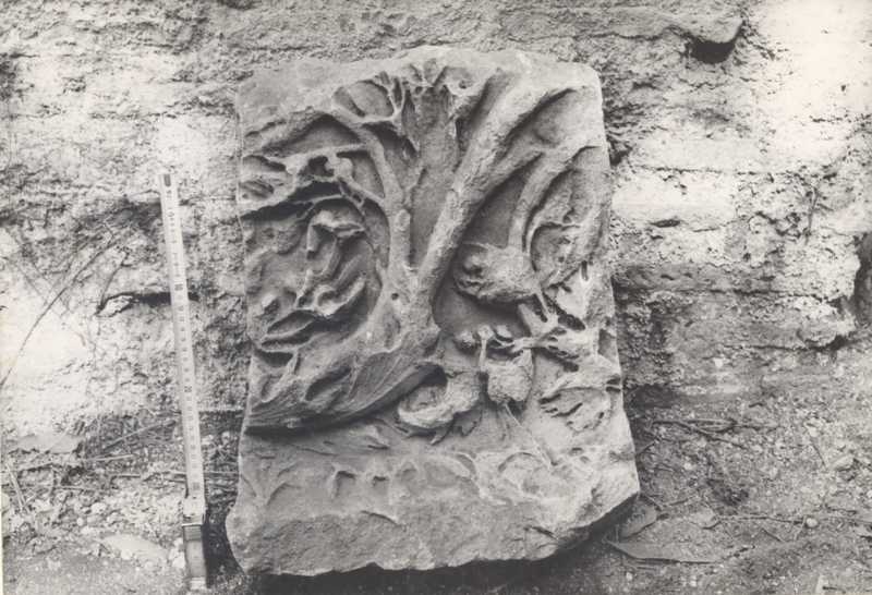Frammento di rilievo decorato