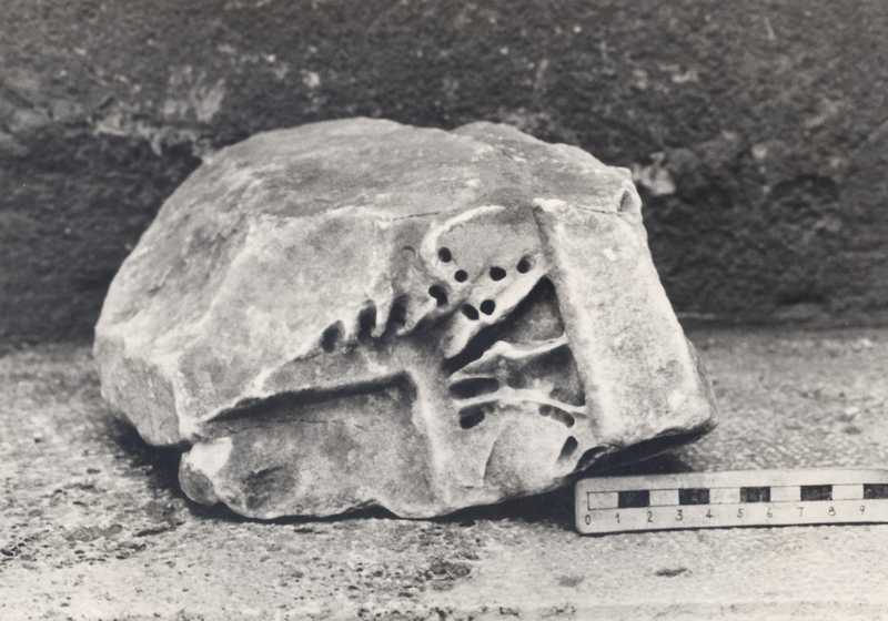 Frammento di cassettonato.
