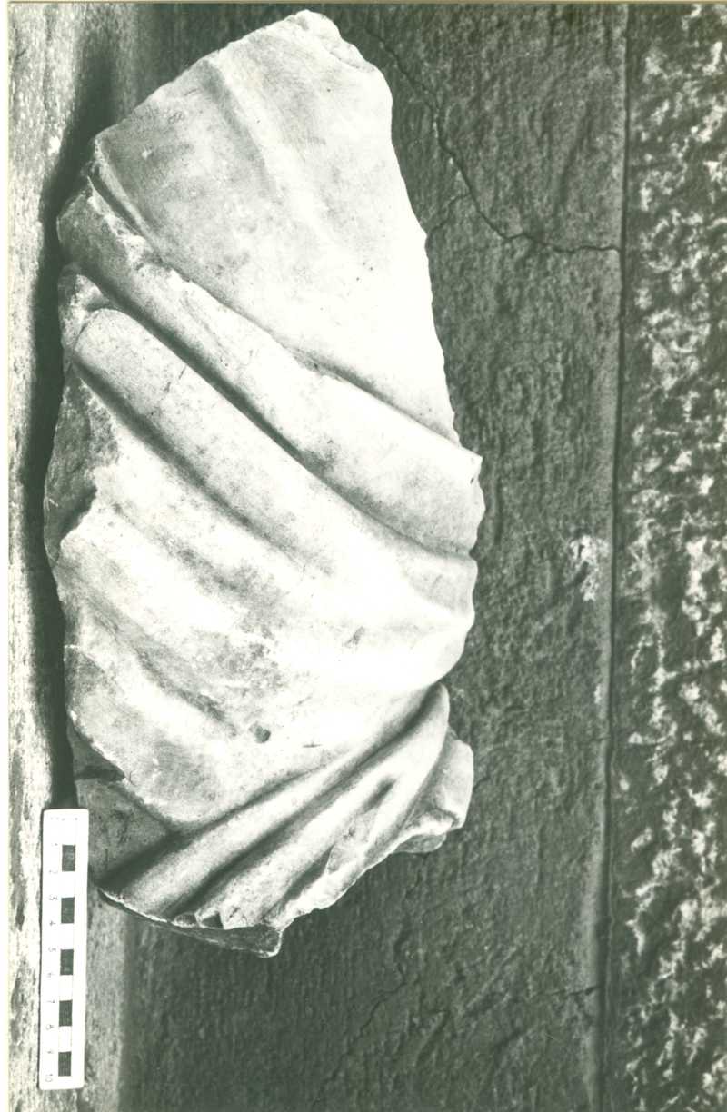 Frammento di scultura panneggiata (BUSTO)