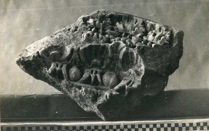 Frammento di cornice di timpano.