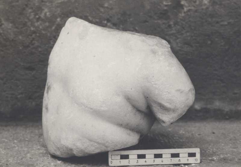Torso virile acefalo frammentato