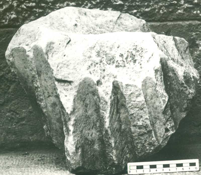 Frammento di scultura panneggiata.