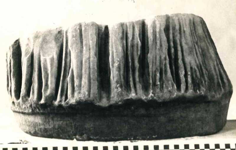 Frammento di scultura panneggiata.