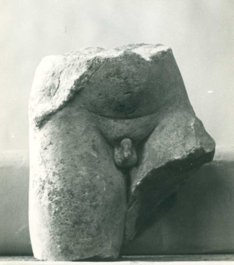 Torso di erote frammentato